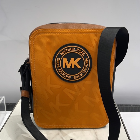 Michael Kors Kent Flight Bag Crossbody Honey Comb - Picture 13 of 16